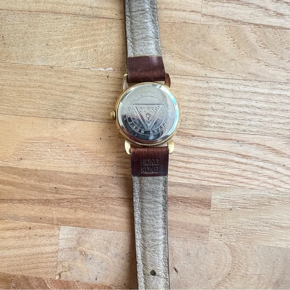 Vintage Guess ladies gold tone logo leather dress Watch NEW BATTERY